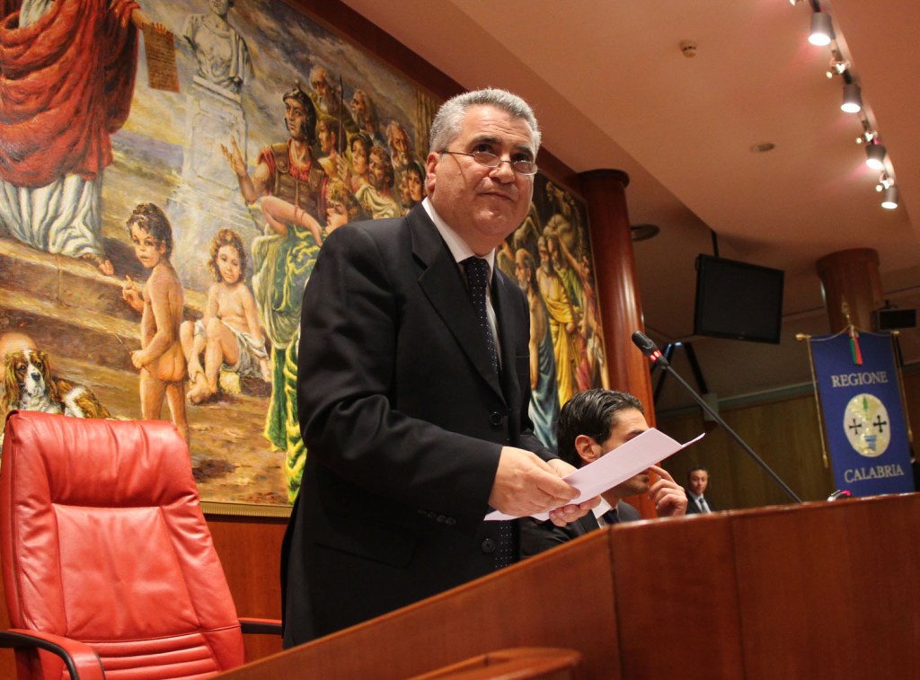 Calabria: Consiglio Scalzo Erga omnes. Il Presidente si dimette, in attesa della (nuova) Giunta sulle sponde di&nbsp;Flegetonte