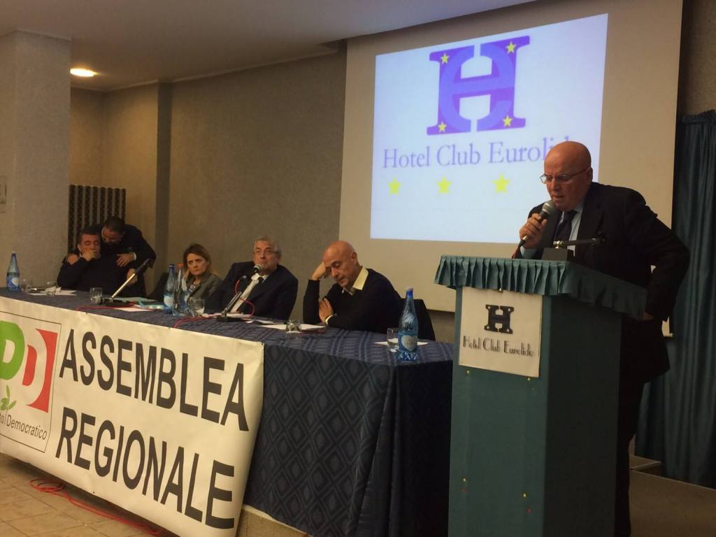 Il Pd in assemblea si proclama unito e in vista delle elezioni assicura candidature trasparenti e pulite