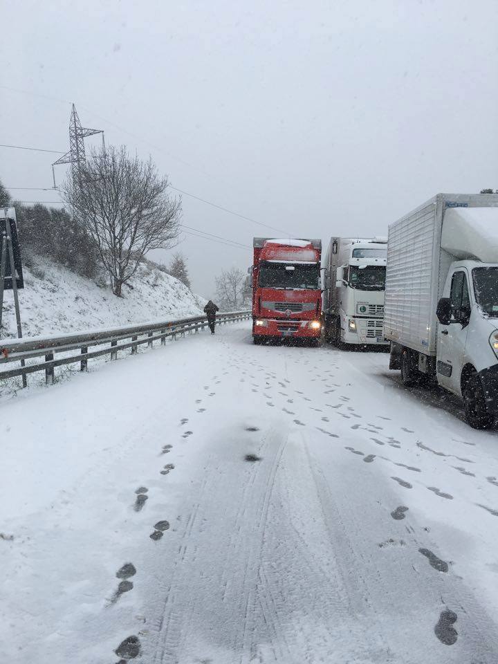 Dopo il disastro dell’A3 bloccata dalla neve l’Anas commissaria la struttura. La Procura di Cosenza apre un fascicolo d’indagine