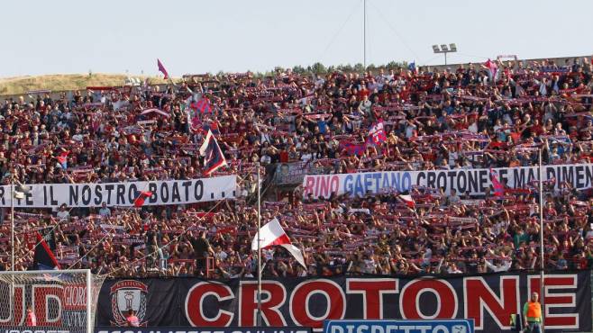 Crotone curva