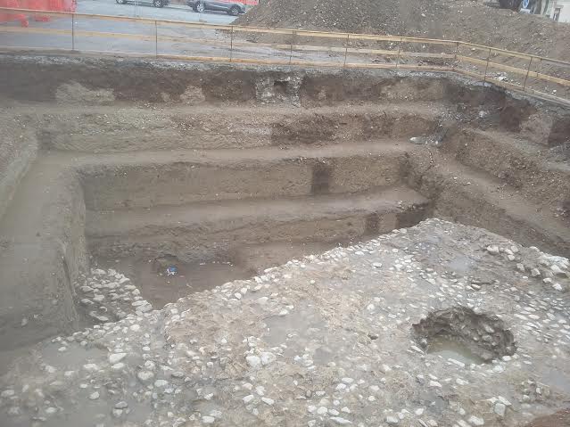 Sotto Piazza Garibaldi c’è un podio della Rhegium romana: forse il mausoleo di una&nbsp;necropoli?