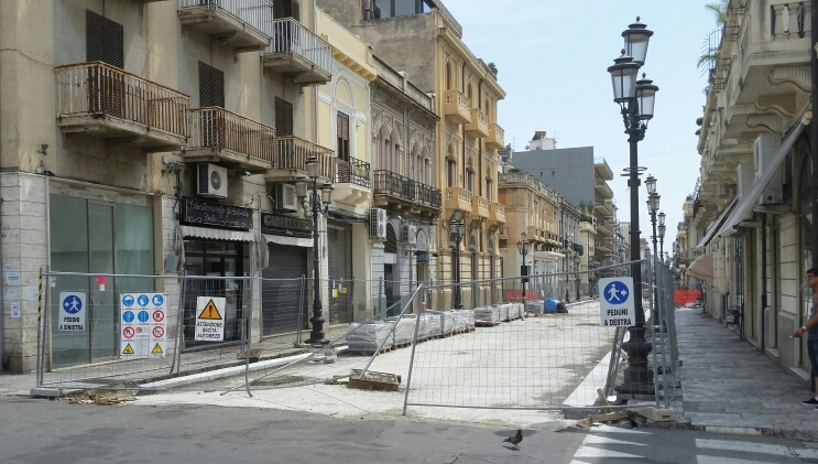 Il Comune di Reggio: levigheremo le vecchie basole del corso Garibaldi e scalpelleremo a mano quelle&nbsp;nuove