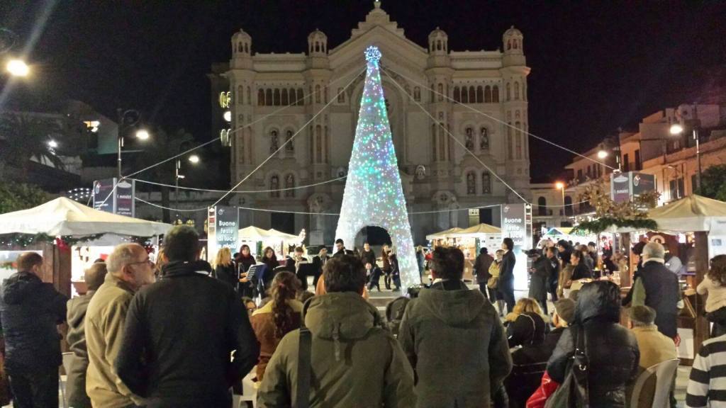 Reggio, l’8 dicembre alle ore 17 l’accensione dell’Albero di Luci di Fattoria della Piana in Piazza&nbsp;Duomo