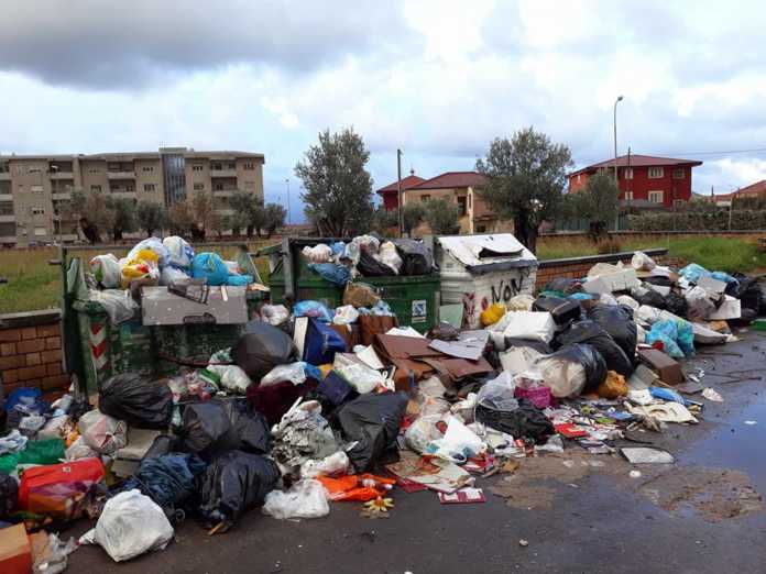 Emergenza rifiuti a Lamezia, sette avvisi di&nbsp;garanzia
