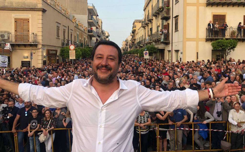 Salvini si affida alla Madonna, noi abbiamo esaurito i Santi